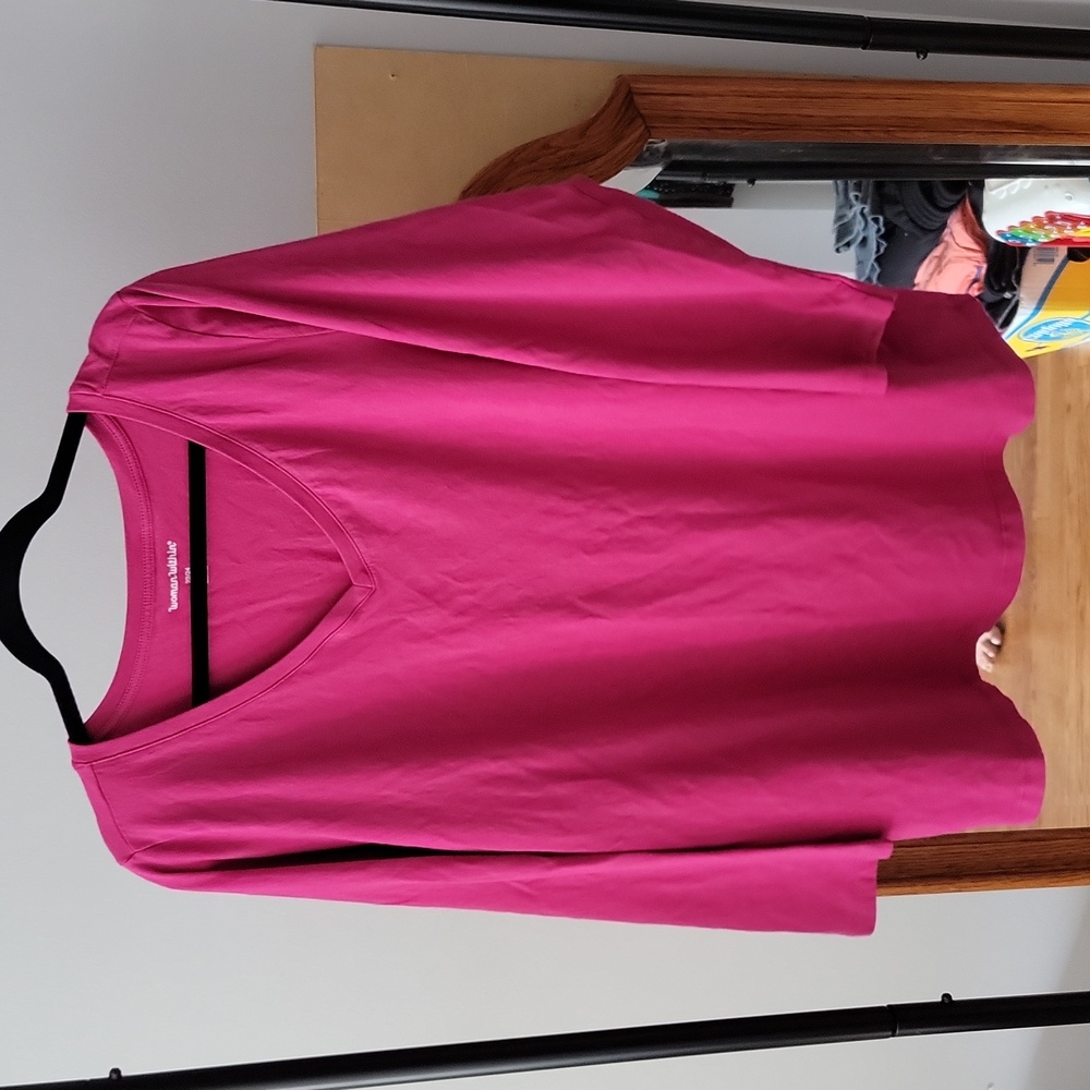 35. 1X Fuchsia Colored 3/4 sleeve top